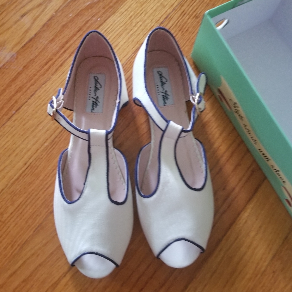Lulu Hun sandals NEW